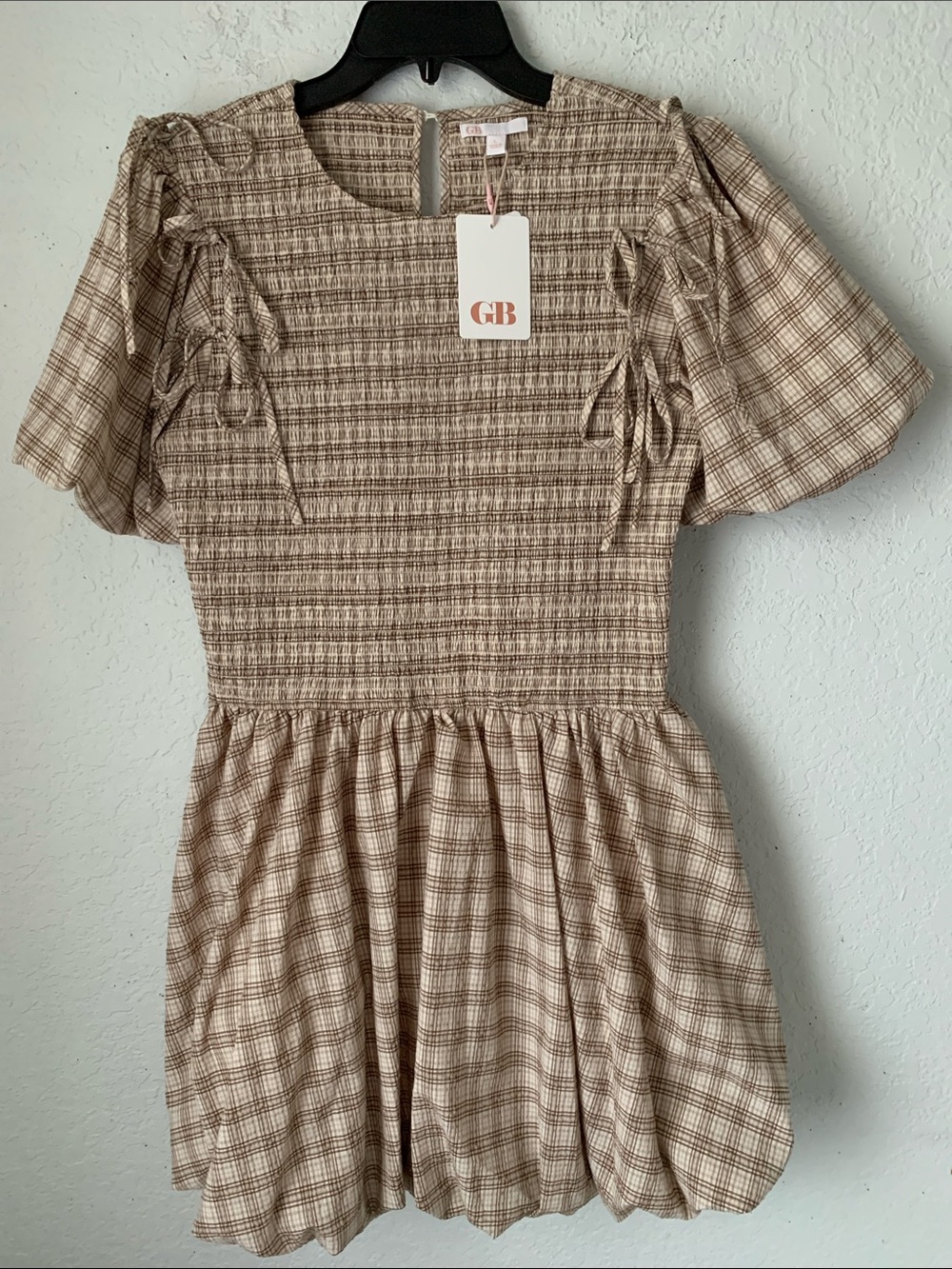 NWT Gianni Bini  Beige Plaid Smocked Dress with Puff Sleeves Size L $84